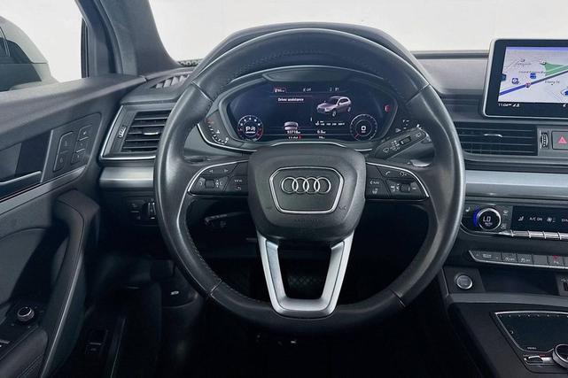 Photo of 2020 Mythos Black Metallic Audi Q5