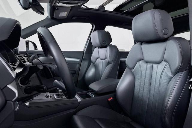Photo of 2020 Mythos Black Metallic Audi Q5