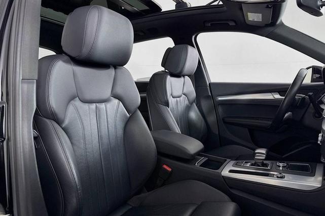 Photo of 2020 Mythos Black Metallic Audi Q5