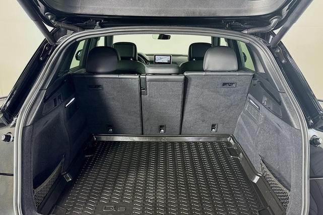 Photo of 2020 Mythos Black Metallic Audi Q5