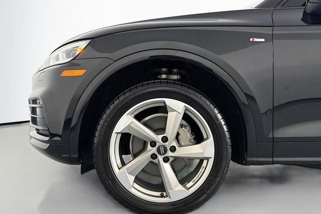 Photo of 2020 Mythos Black Metallic Audi Q5