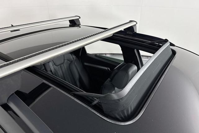 Photo of 2020 Mythos Black Metallic Audi Q5