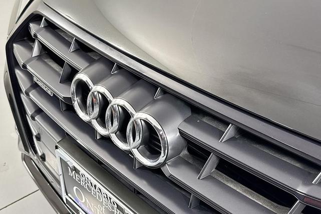 Photo of 2020 Mythos Black Metallic Audi Q5