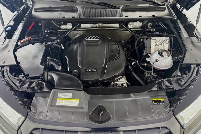 Photo of 2020 Mythos Black Metallic Audi Q5