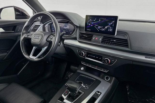 Photo of 2020 Mythos Black Metallic Audi Q5