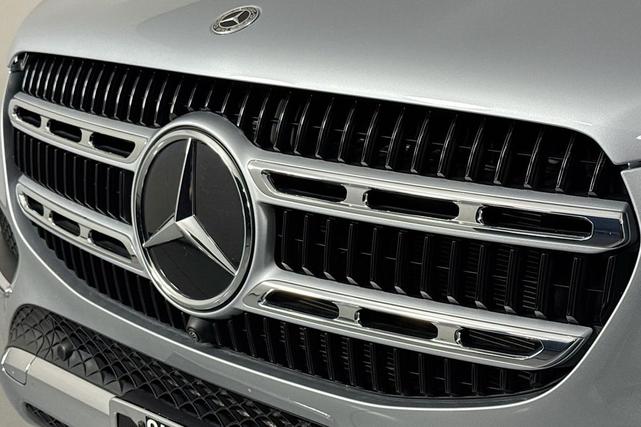 Photo of 2025 Cirrus Silver Metallic Mercedes-Benz GLE 450e