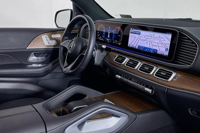 Photo of 2025 Cirrus Silver Metallic Mercedes-Benz GLE 450e