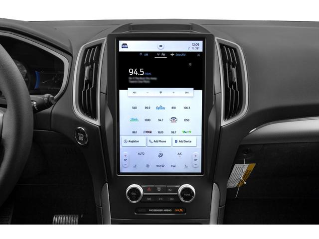 Photo of 2022 Star White Ford Edge