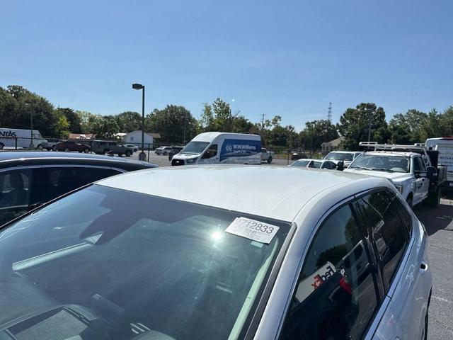 Photo of 2022 Star White Ford Edge
