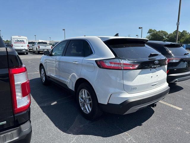 Photo of 2022 Star White Ford Edge