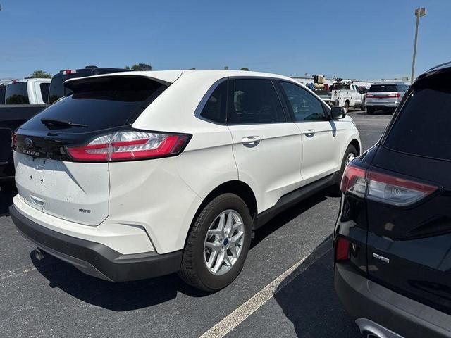 Photo of 2022 Star White Ford Edge