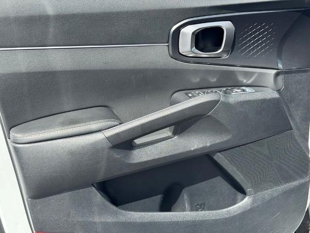 Photo of 2024 Glacial White Pearl Kia Sorento