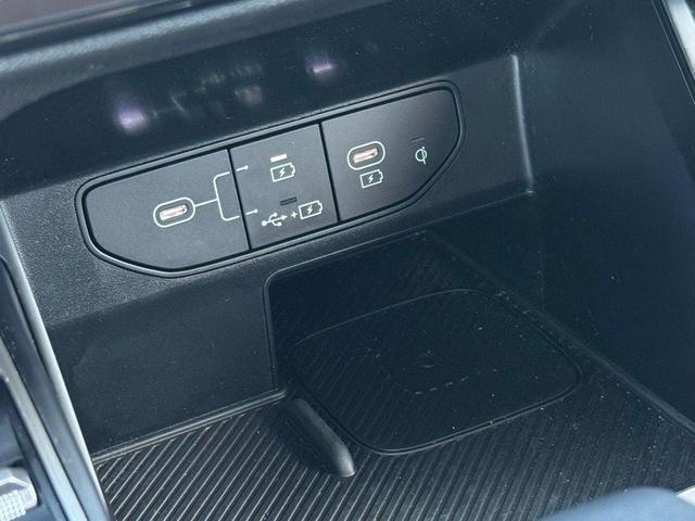 Photo of 2024 Glacial White Pearl Kia Sorento