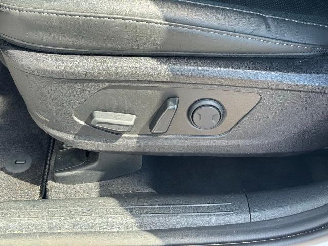 Photo of 2024 Glacial White Pearl Kia Sorento