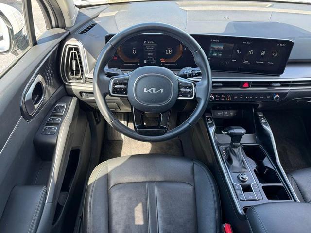 Photo of 2024 Glacial White Pearl Kia Sorento