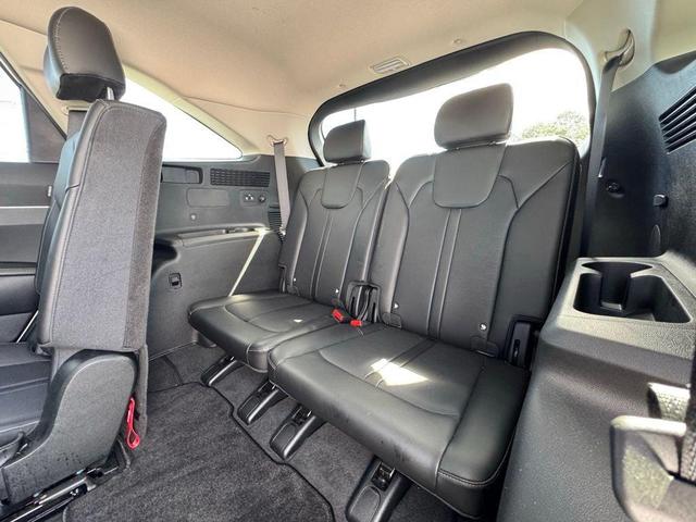 Photo of 2024 Glacial White Pearl Kia Sorento