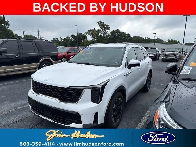 Photo of 2024 Glacial White Pearl Kia Sorento