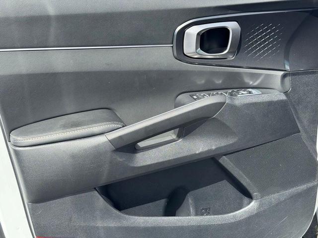 Photo of 2024 Glacial White Pearl Kia Sorento