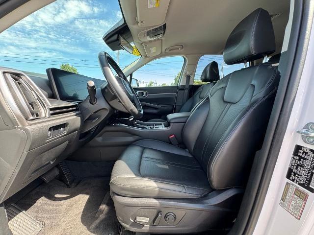 Photo of 2024 Glacial White Pearl Kia Sorento