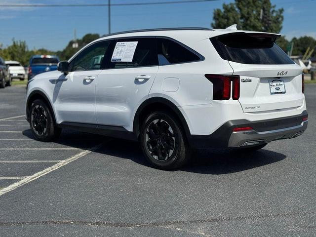 Photo of 2024 Glacial White Pearl Kia Sorento