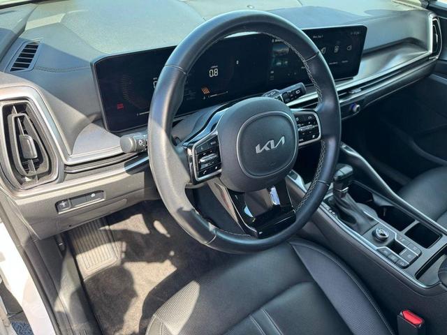 Photo of 2024 Glacial White Pearl Kia Sorento