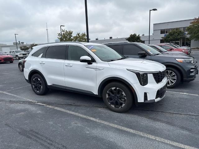 Photo of 2024 Glacial White Pearl Kia Sorento