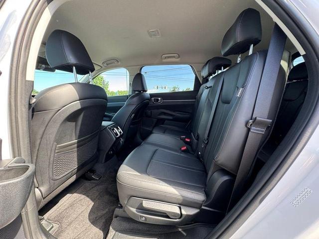 Photo of 2024 Glacial White Pearl Kia Sorento