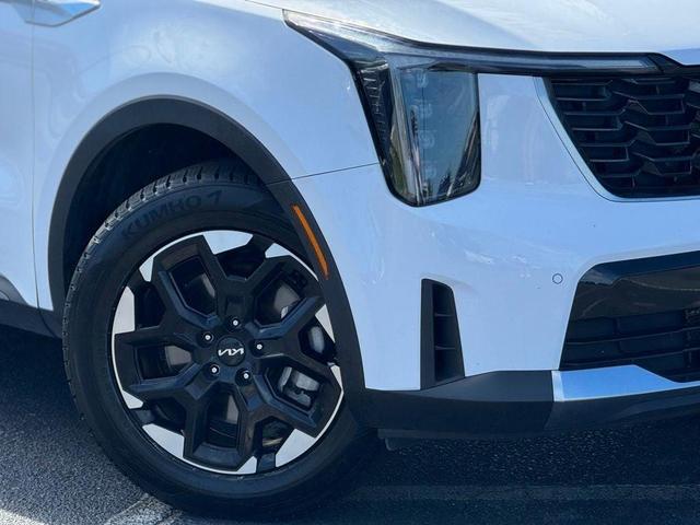 Photo of 2024 Glacial White Pearl Kia Sorento