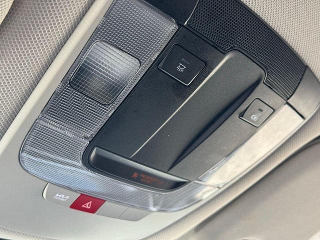 Photo of 2024 Glacial White Pearl Kia Sorento