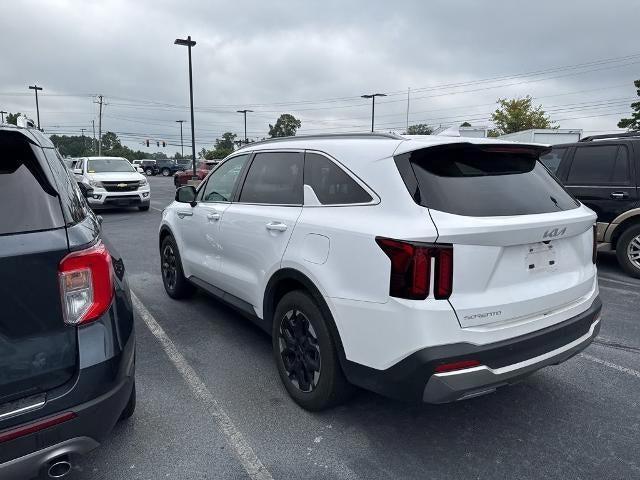 Photo of 2024 Glacial White Pearl Kia Sorento