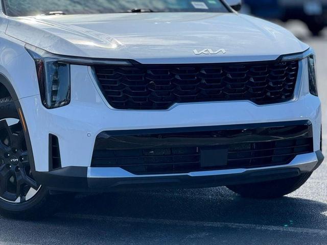 Photo of 2024 Glacial White Pearl Kia Sorento