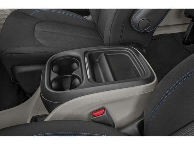 Photo of 2022 Brilliant Black Crystal Pearlcoat Chrysler Pacifica