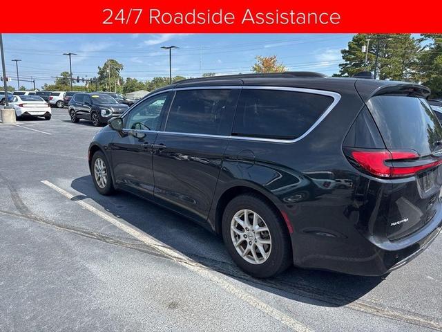 Photo of 2022 Brilliant Black Crystal Pearlcoat Chrysler Pacifica