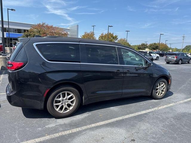 Photo of 2022 Brilliant Black Crystal Pearlcoat Chrysler Pacifica