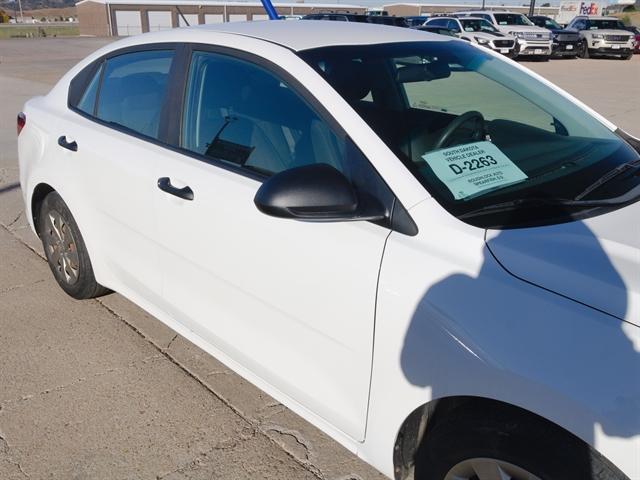 Photo of 2018 Clear White Kia Rio
