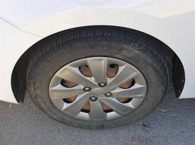 Photo of 2018 Clear White Kia Rio