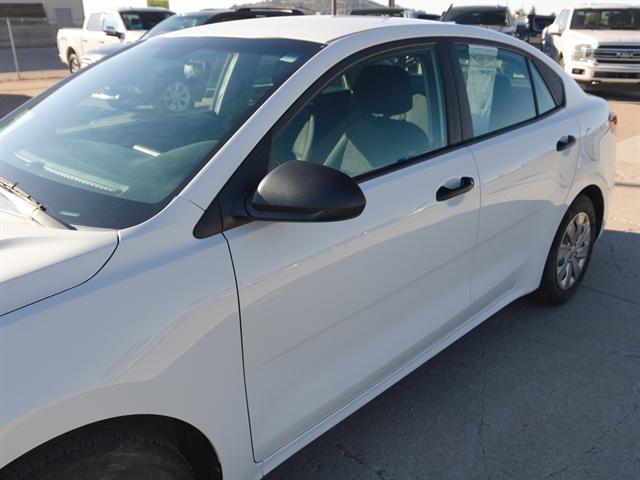Photo of 2018 Clear White Kia Rio