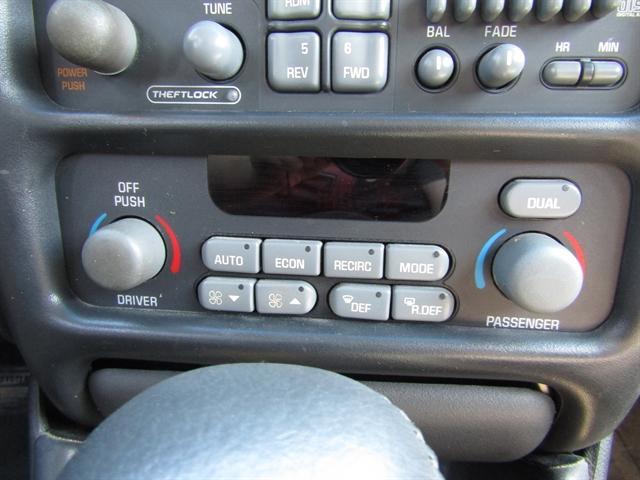 Photo of 2000 Dark Bronzemist Metallic Pontiac Grand Prix