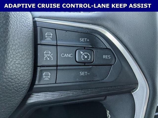 Photo of 2023 Bright White Clearcoat Jeep Grand Cherokee