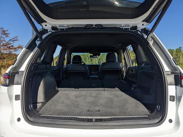 Photo of 2023 Bright White Clearcoat Jeep Grand Cherokee