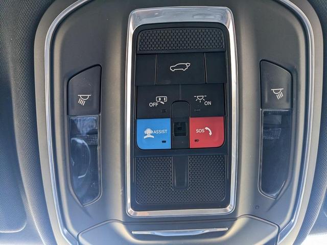 Photo of 2023 Bright White Clearcoat Jeep Grand Cherokee