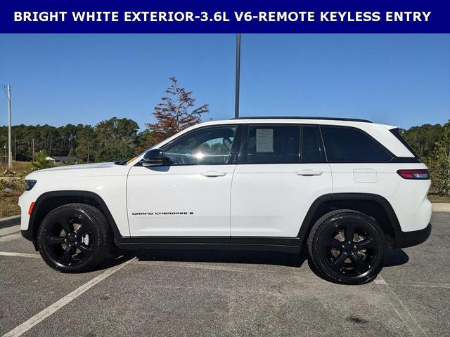 Photo of 2023 Bright White Clearcoat Jeep Grand Cherokee