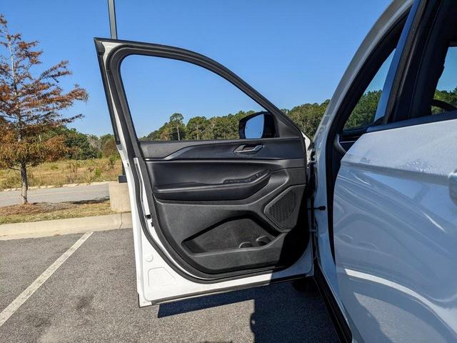 Photo of 2023 Bright White Clearcoat Jeep Grand Cherokee