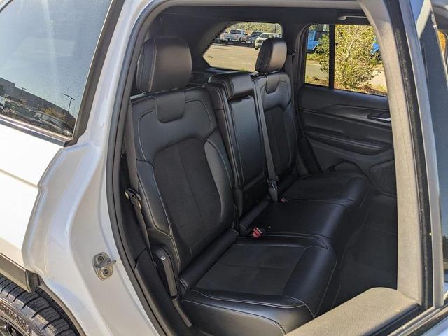 Photo of 2023 Bright White Clearcoat Jeep Grand Cherokee