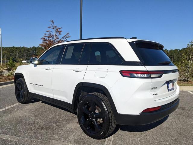 Photo of 2023 Bright White Clearcoat Jeep Grand Cherokee