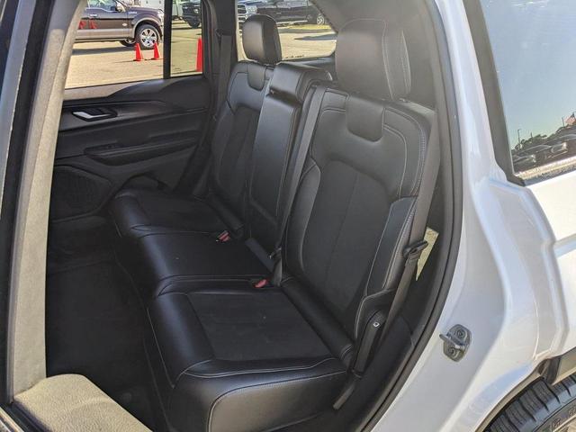 Photo of 2023 Bright White Clearcoat Jeep Grand Cherokee