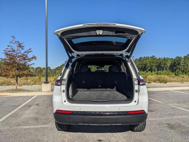 Photo of 2023 Bright White Clearcoat Jeep Grand Cherokee