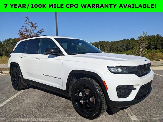 Photo of 2023 Bright White Clearcoat Jeep Grand Cherokee