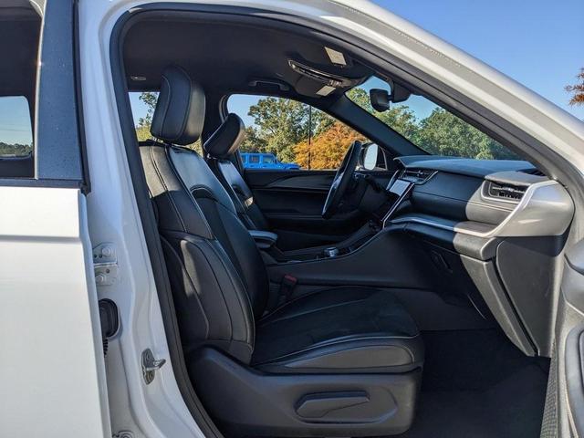 Photo of 2023 Bright White Clearcoat Jeep Grand Cherokee