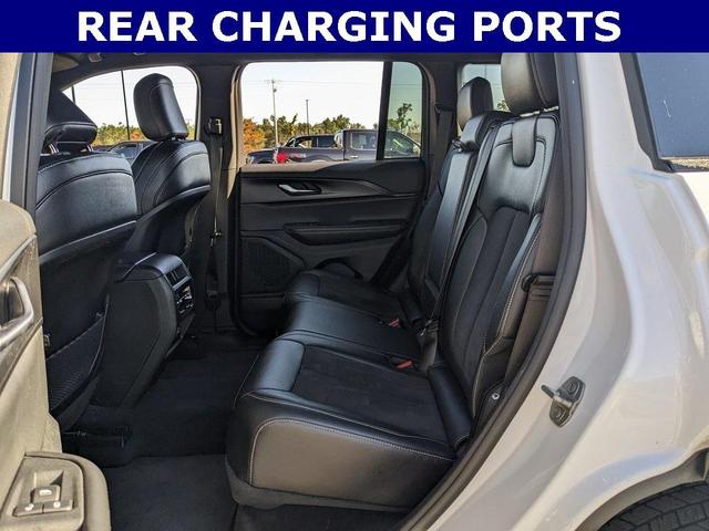 Photo of 2023 Bright White Clearcoat Jeep Grand Cherokee
